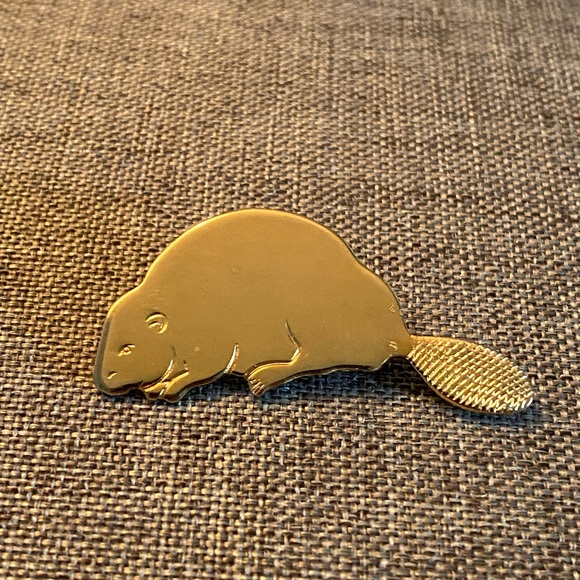 Tupperware Jewelry - Golden Beaver Brooch